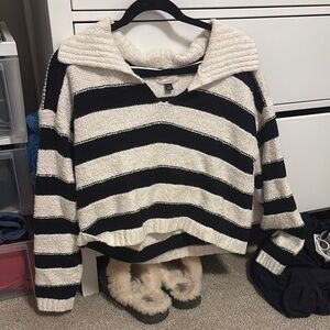 Universal Thread Black and White V-Neck Sweater